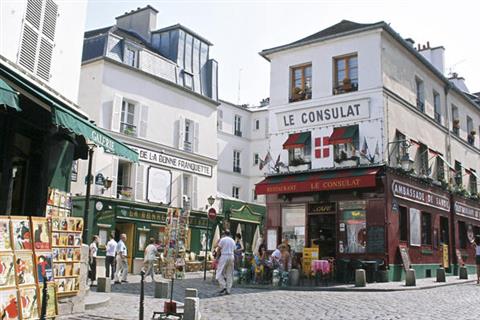 パリ　モンマルトルの街並み